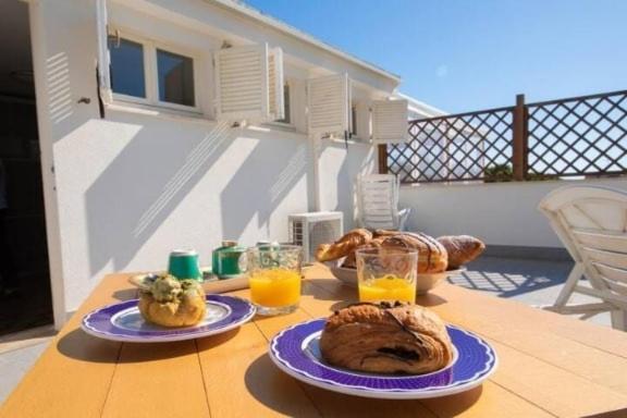 With Terrace Wi-fi Sunbeds Ac Parking